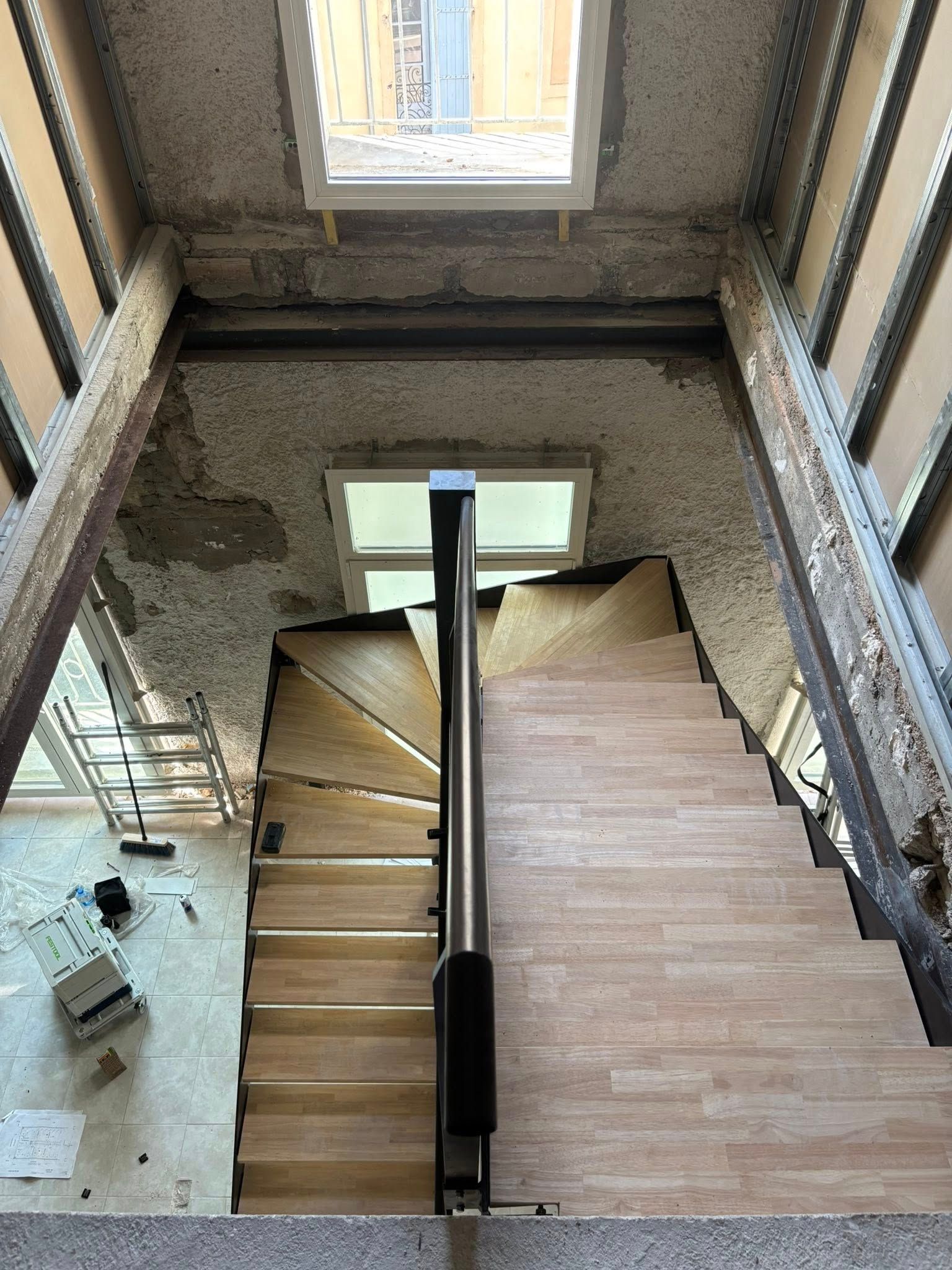 Escalier avec garde-corps