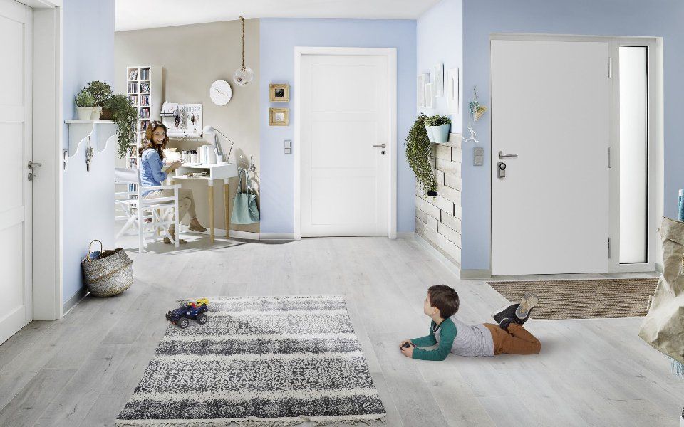 Weiße Sicherheitstüren als Innentüren