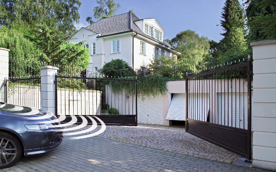 Automatisch öffnendes Einfahrtstor