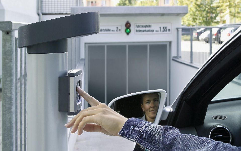 Elektrischer Türöffner für Garagentor und Sprechanlage