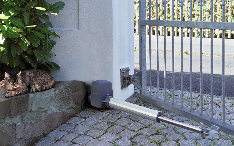 Tor mit Edelstahl-Stoßdämpfer