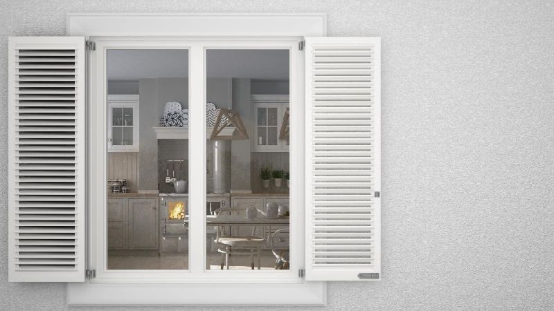 Weiße Fensterläden