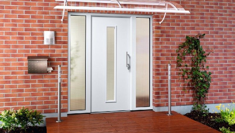 weiße Doppelhaustür