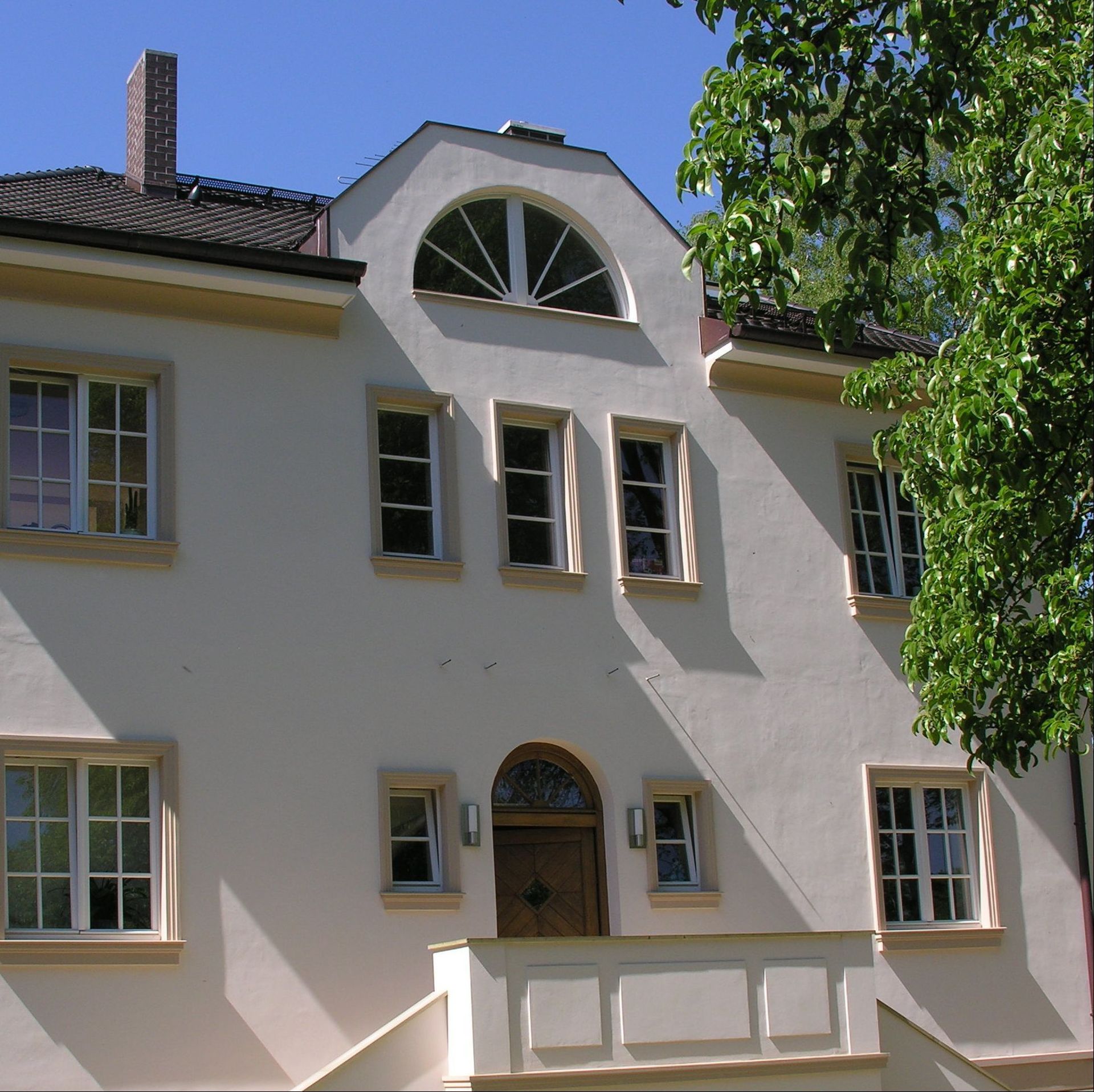 Morderniesierung eines Altbaus durch Einbau neuer Fenster