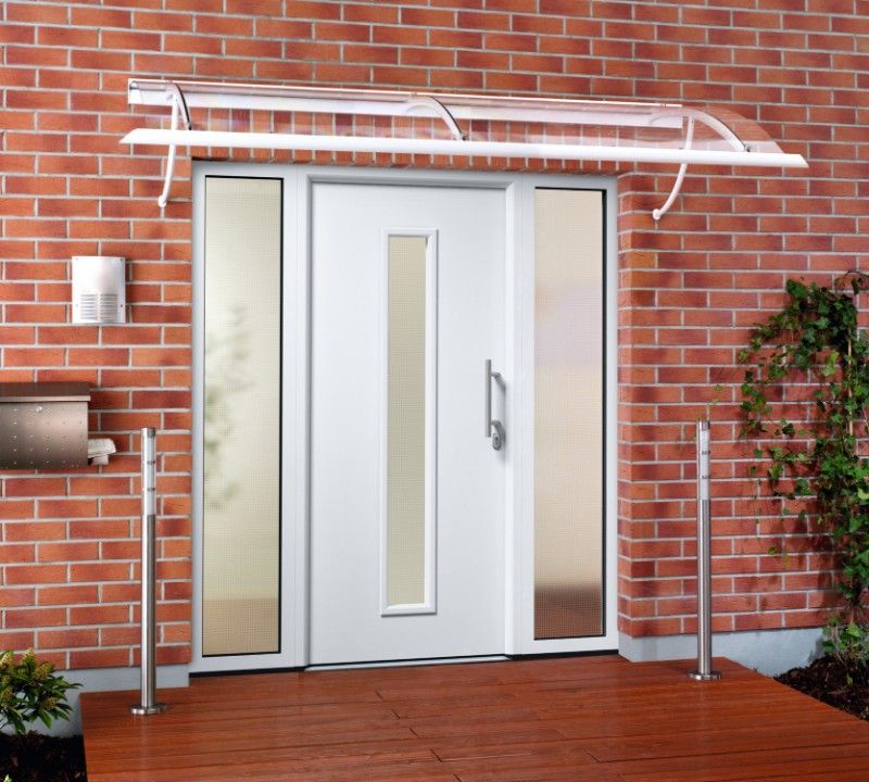 Haustür mit Vordach