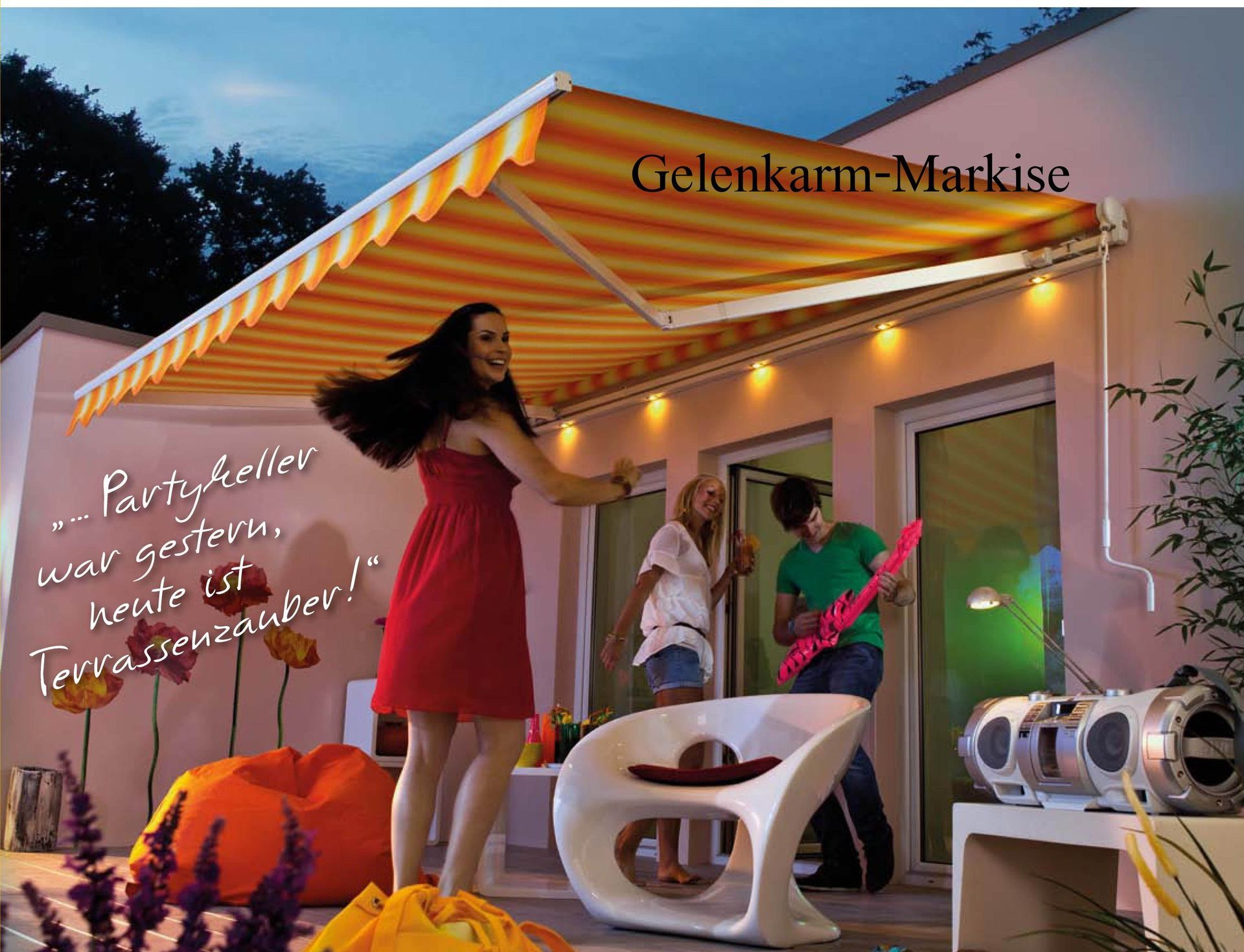 gelb weiß gestreifte Markise Terrasse