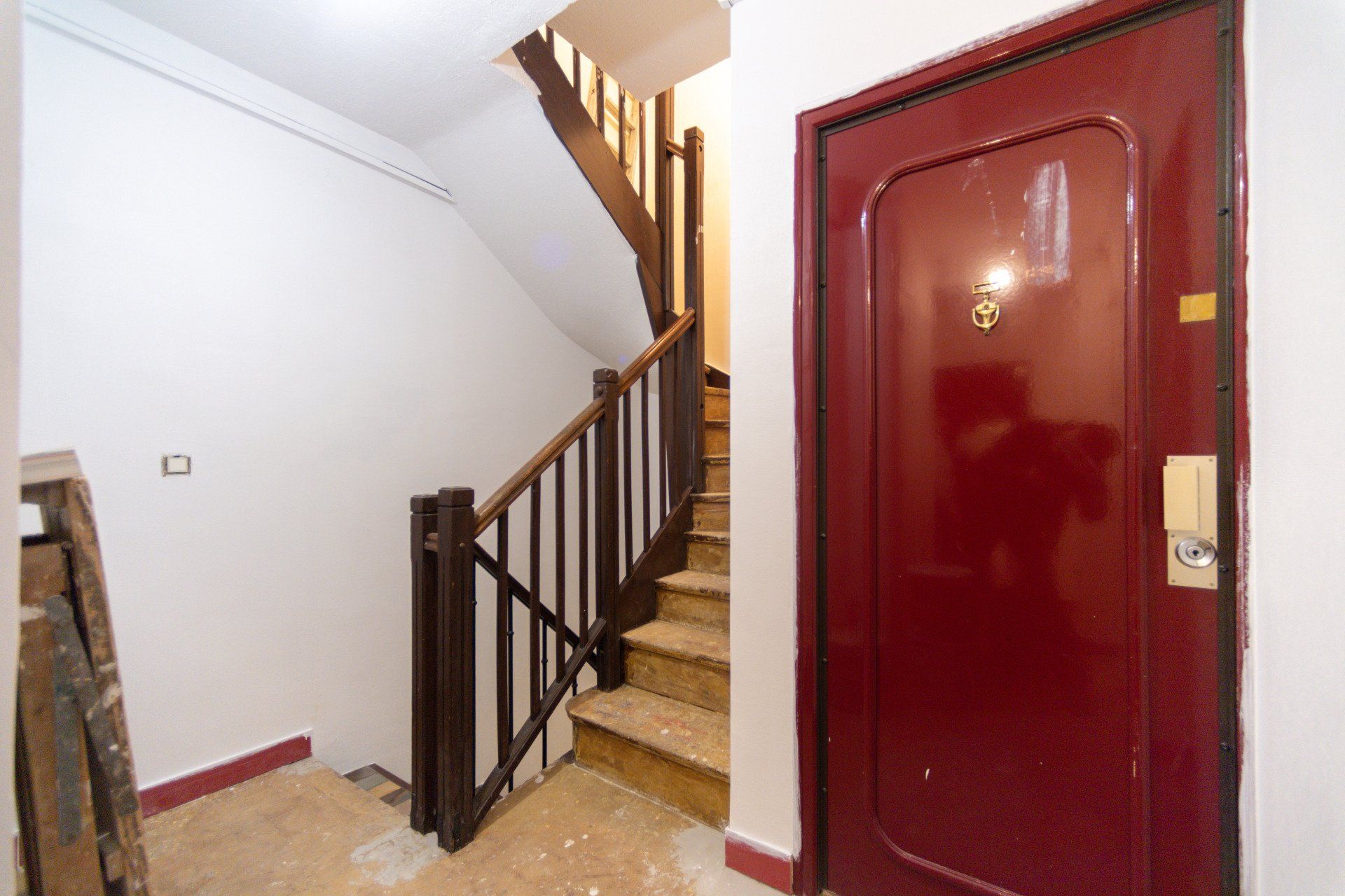 Remise en état d'un hall d'entrée et escaliers par l'entreprise A. Tamietti
