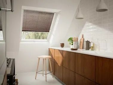 Wabenplissee in einer Küche