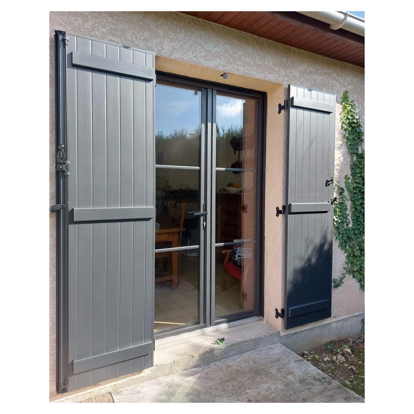 porte fenêtre et volet battant alu