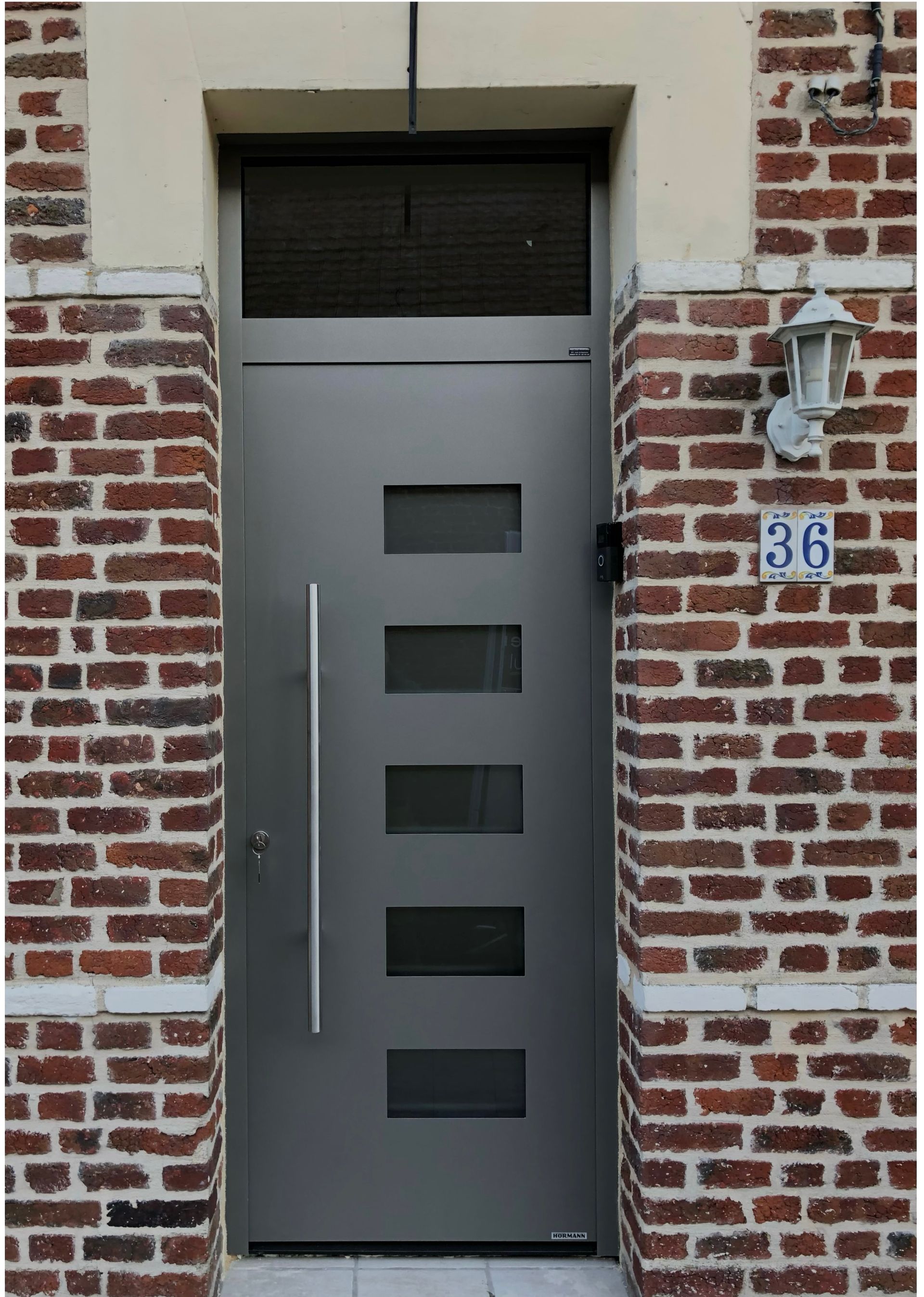 porte d'entrée aluminium sur mesure