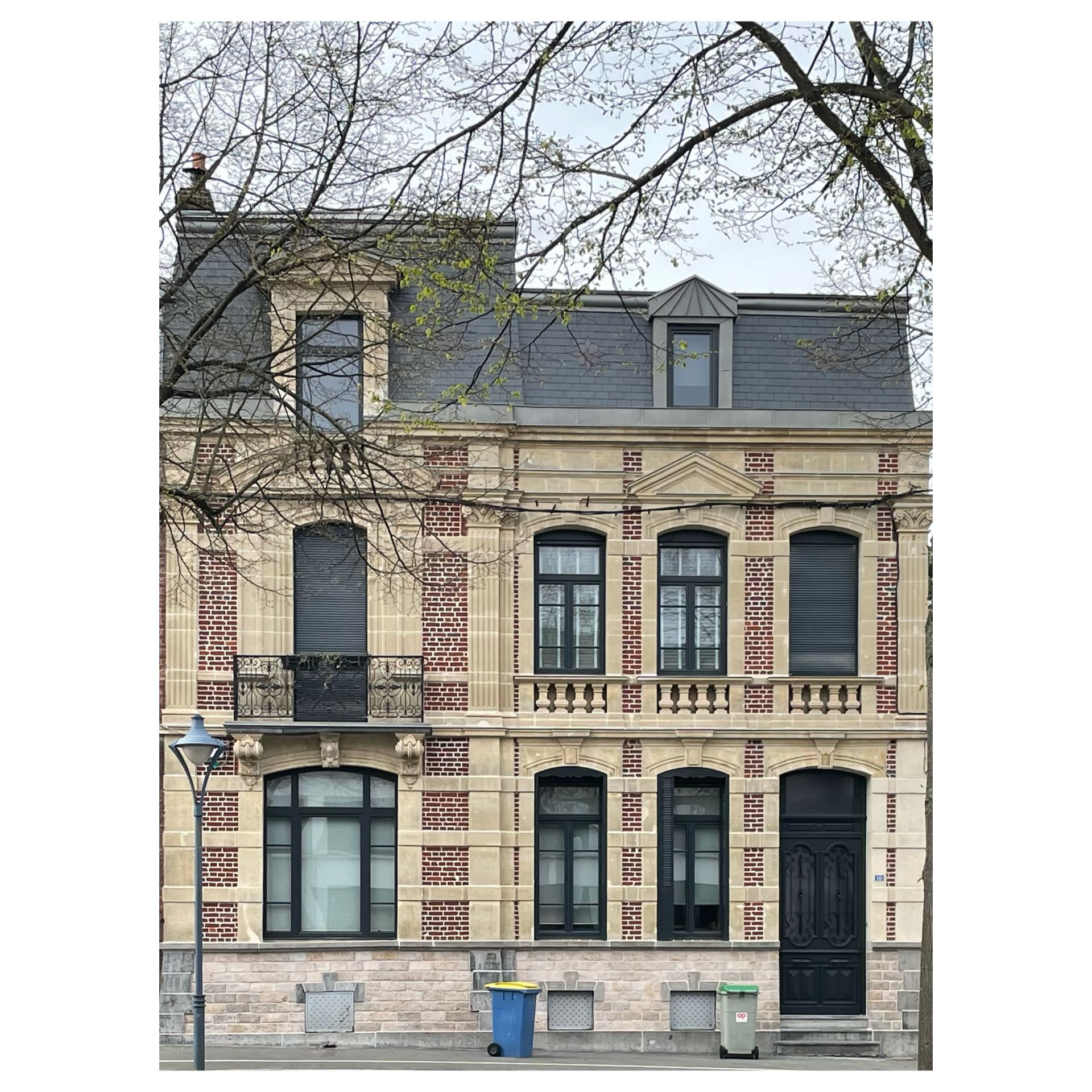 menuiseries sur mesure en bois sur bâtiment classé quartier historique