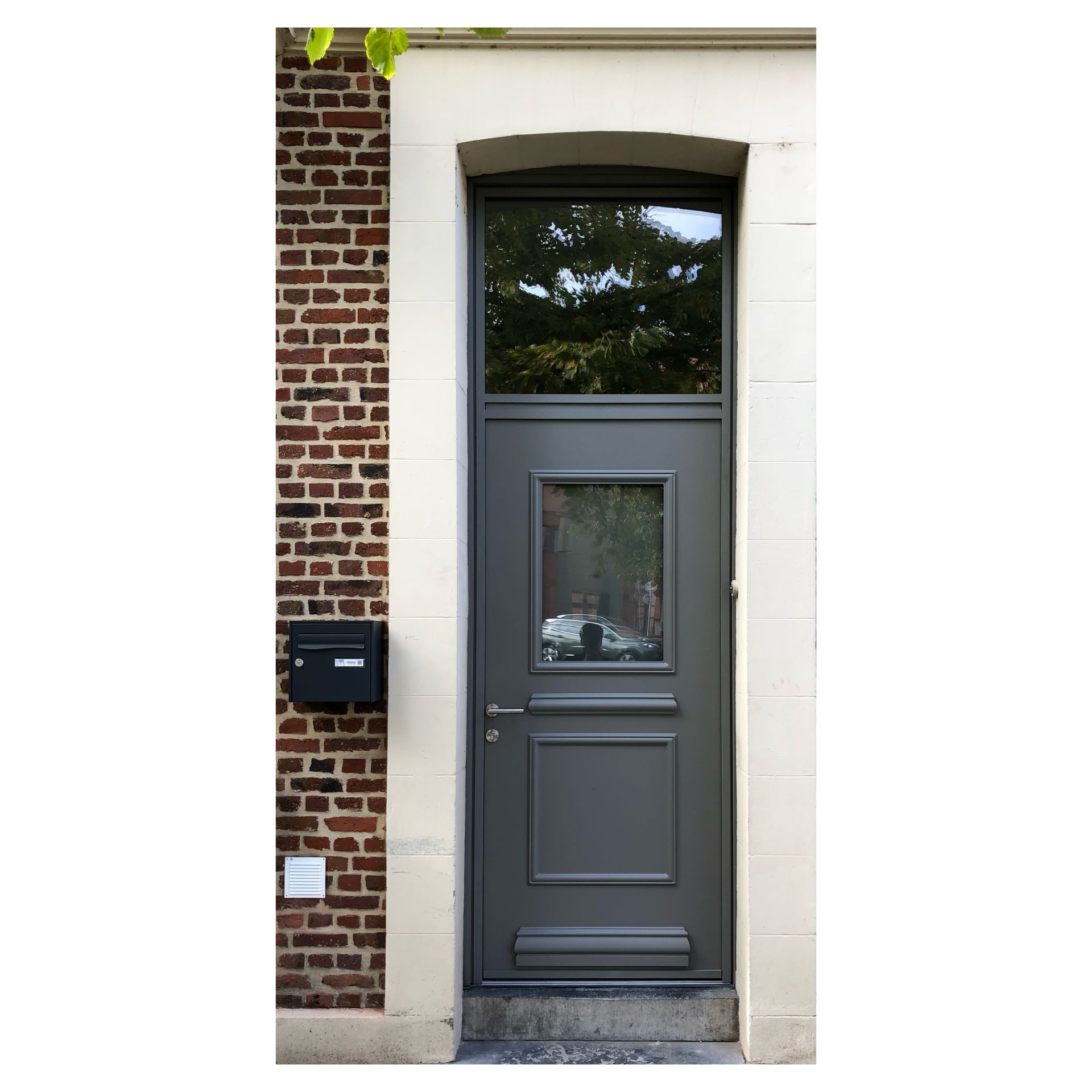 porte d'entrée aluminium sur mesure