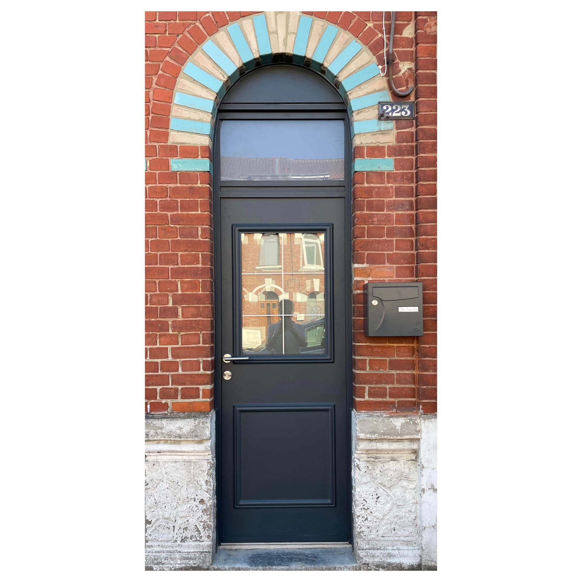 porte d'entrée sur mesure en aluminium