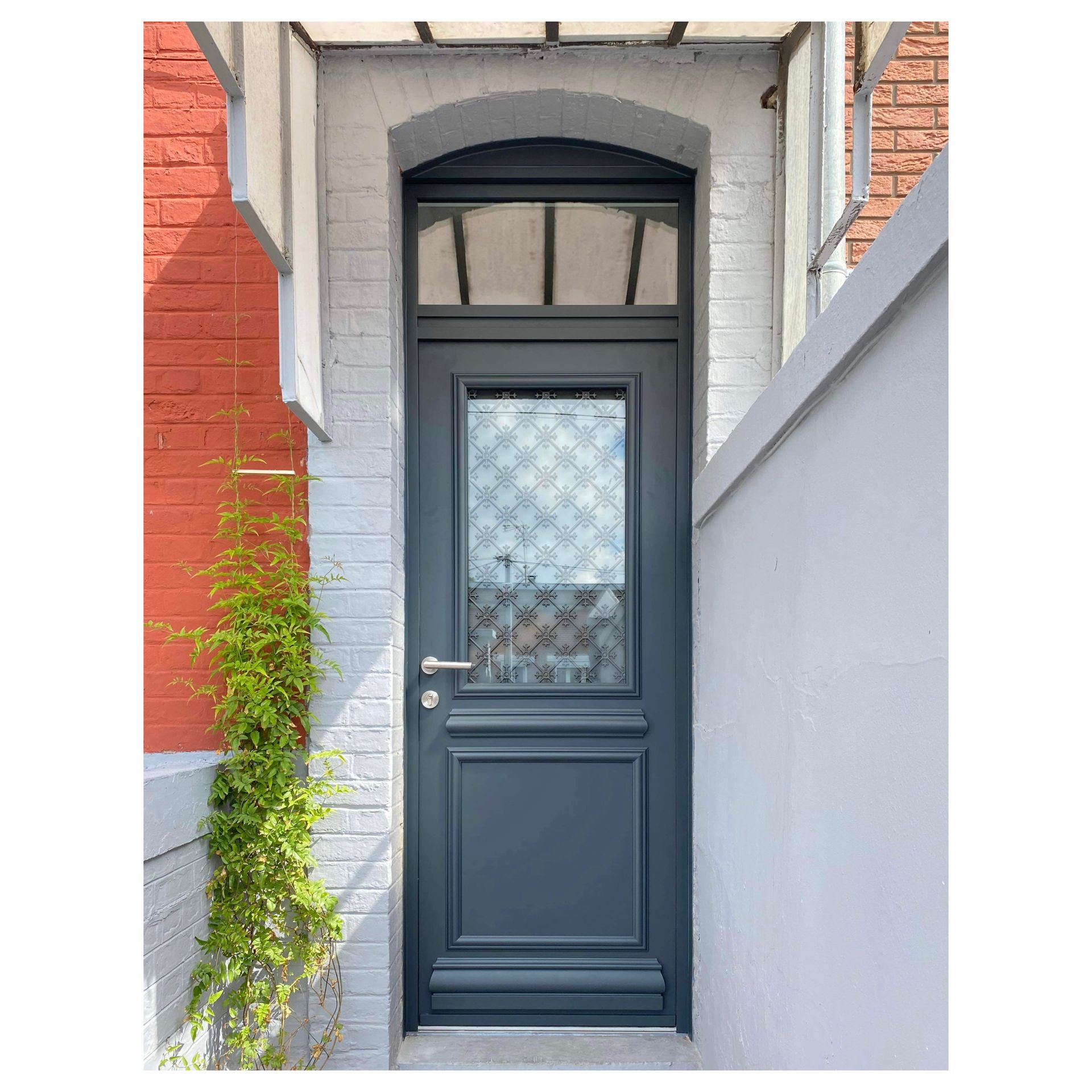 porte d'entrée sur mesure en aluminium