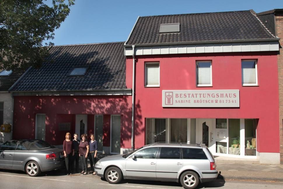 rotes Haus von Bestattungshaus Sabine Brötsch