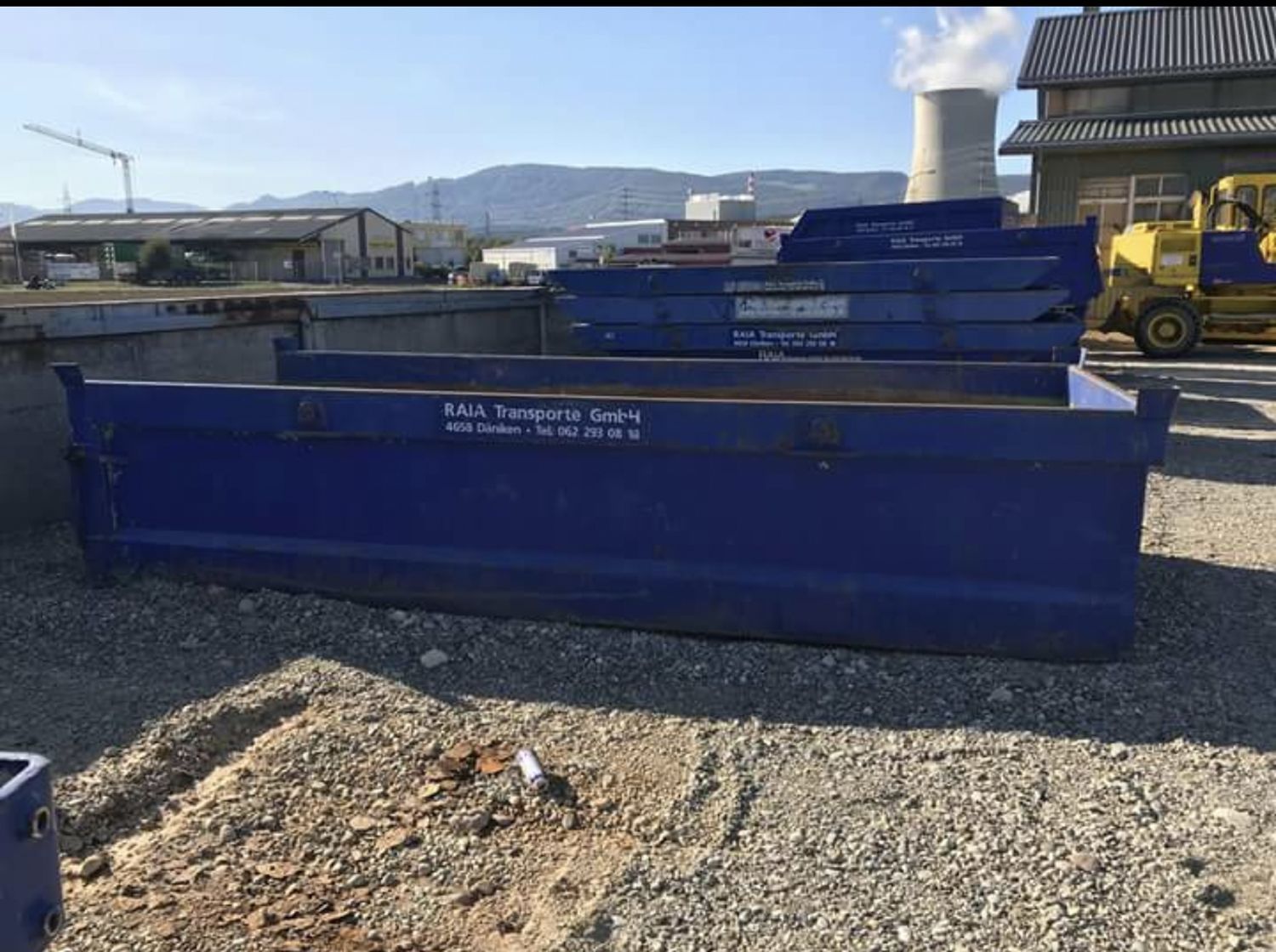 6 m3 Flachbettmulde, Altbelagbetonabbruch oder kleinere Baumaschinen jpg 985.56KB B: 1500px / H: 2667px jpg (image) Beschreibung- Raia Transporte GmbH