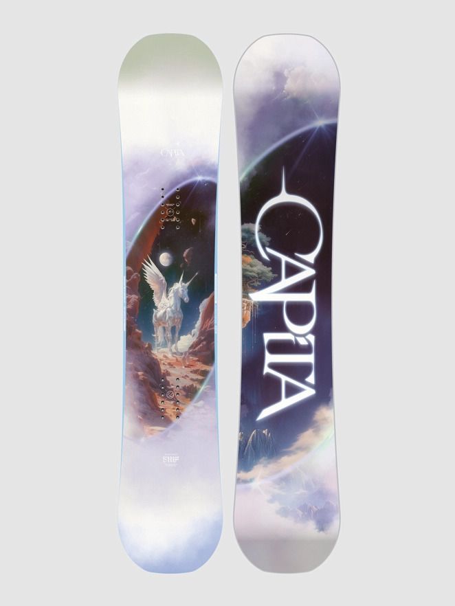 Deux snowboards Capita au design sur le thème de la fantaisie ; l'un avec une licorne, l'autre avec le nom de la marque.