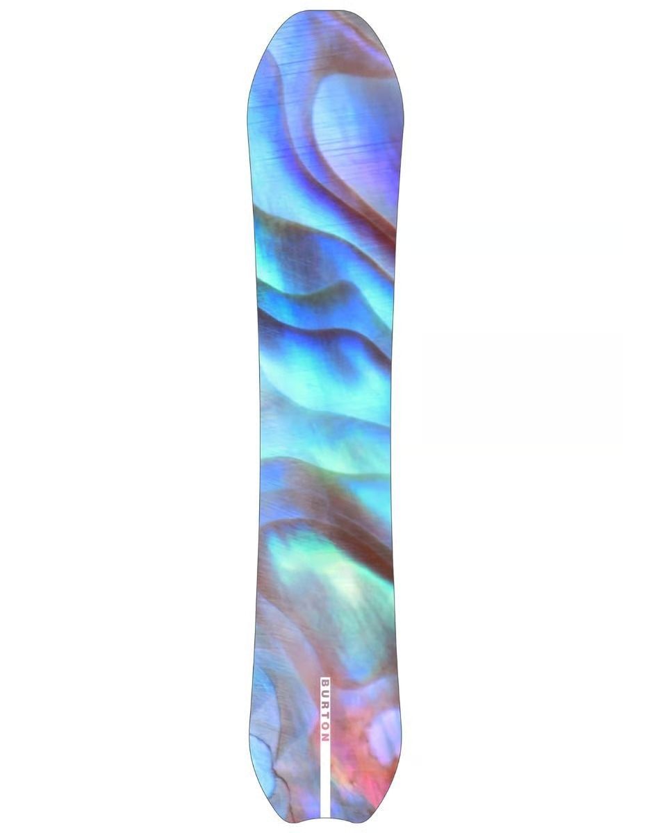 Snowboard noir avec motif cristal bleu.