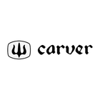 Logo Carver : emblème avec un trident à l’intérieur d’un rectangle arrondi, suivi du mot « carver ».