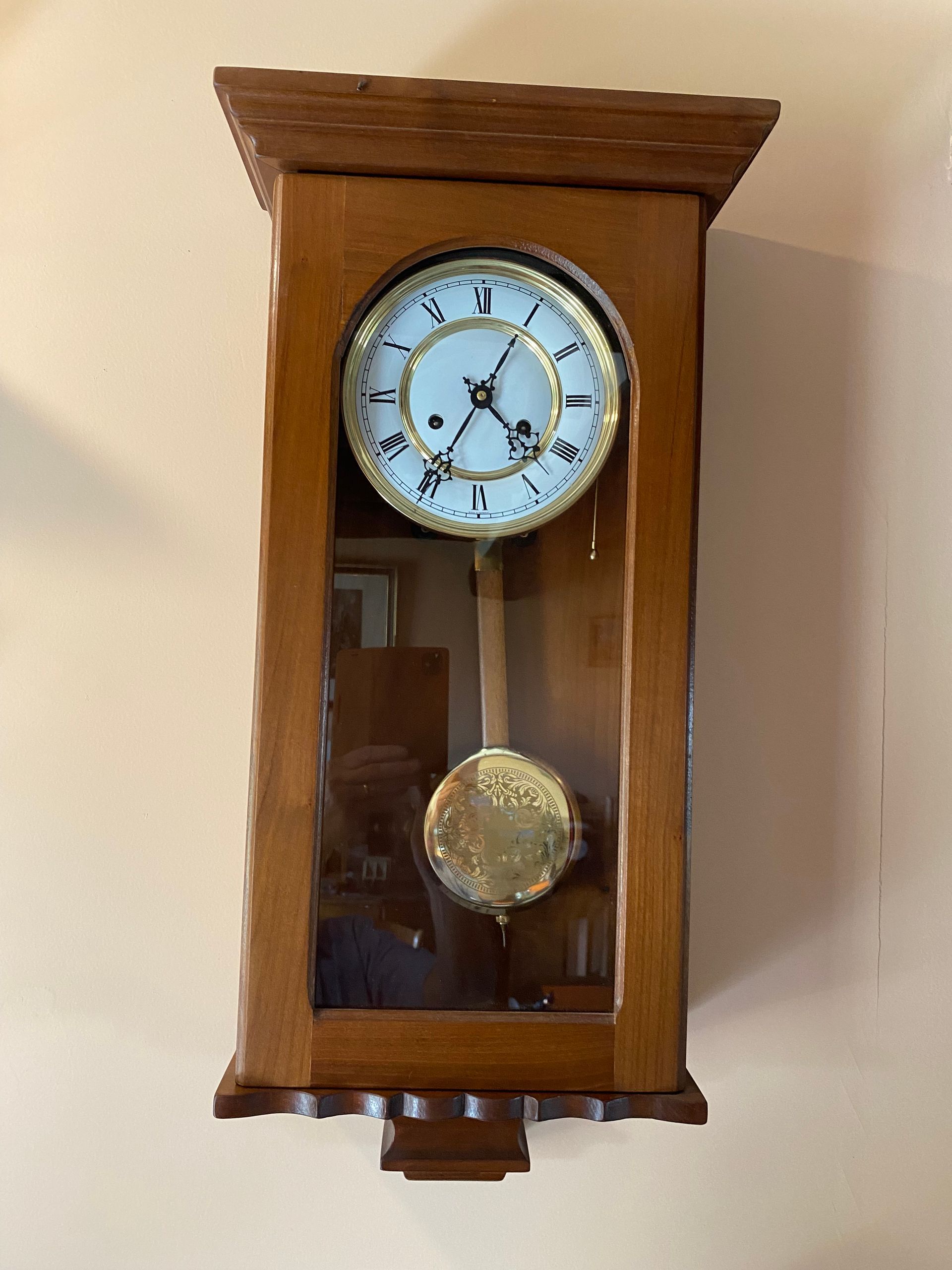 Une pendule murale réparée