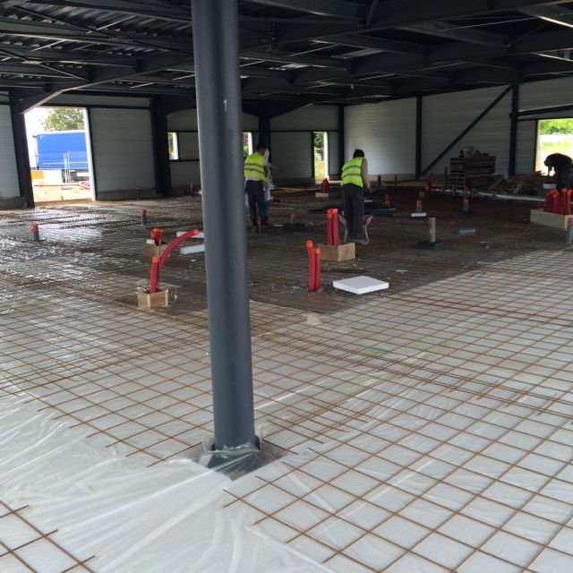 Pose de grillage pour travaux de dallage