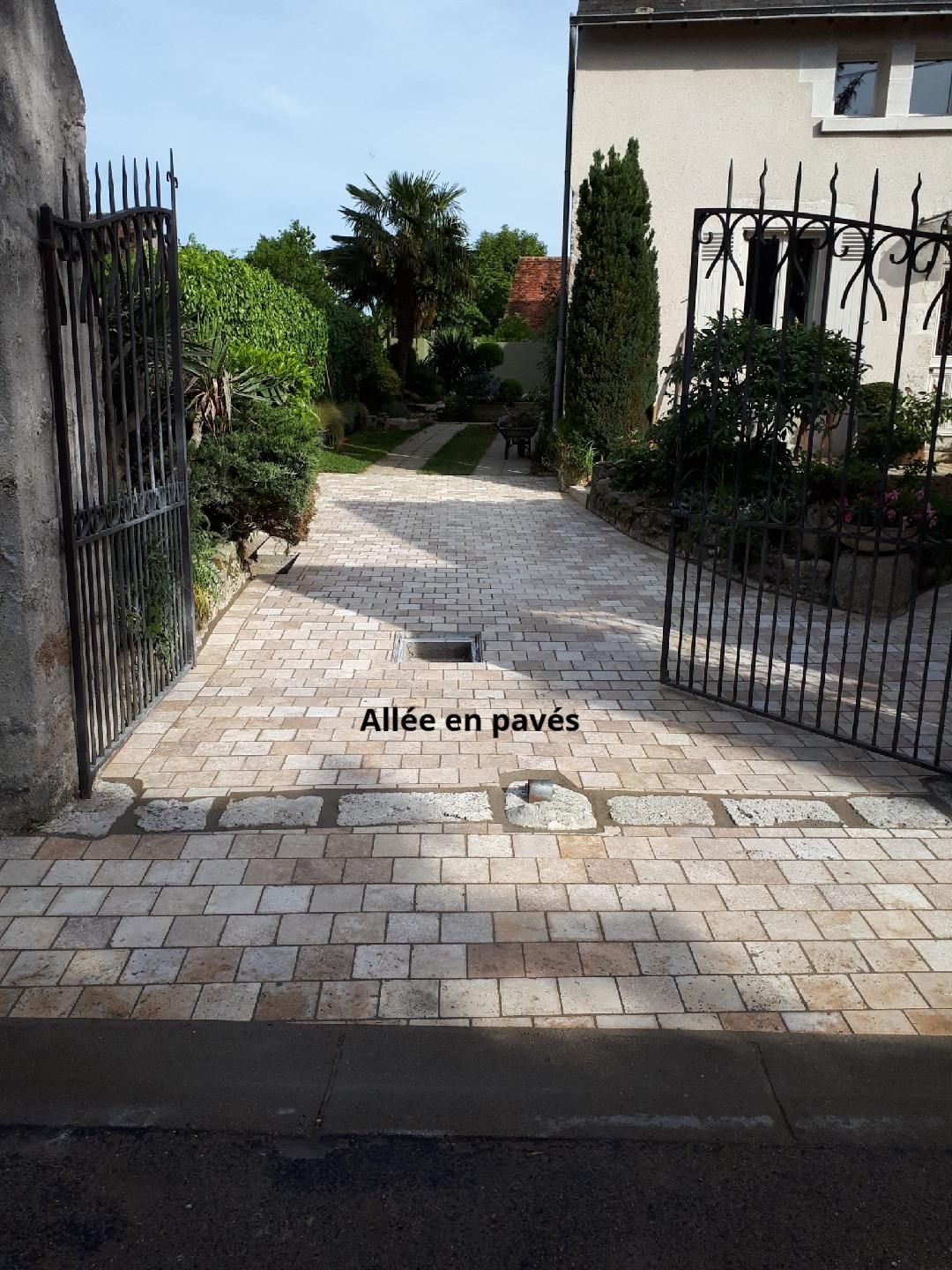  Pose de pavés au sol