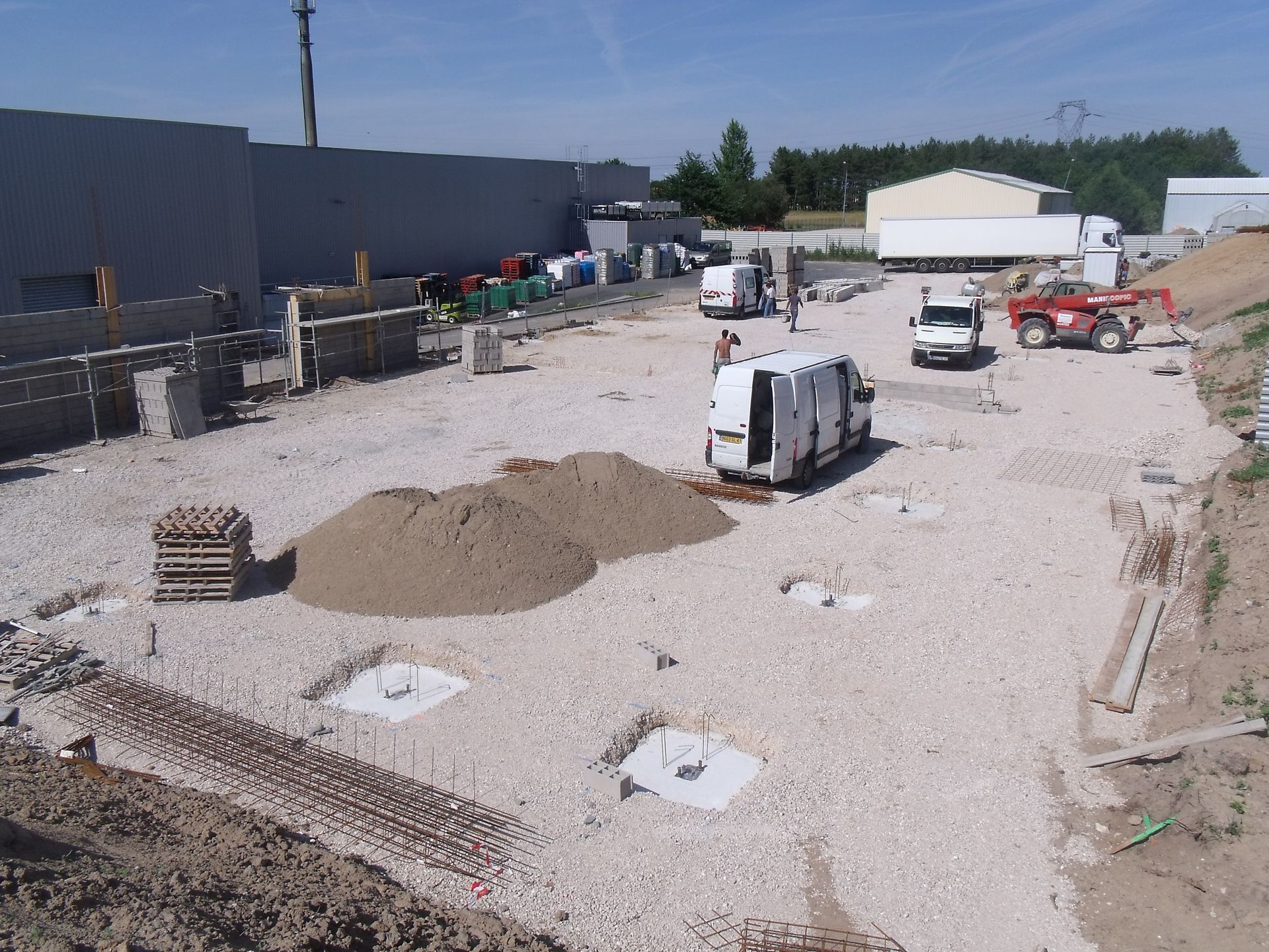 Travaux de terrassement avec ouvriers