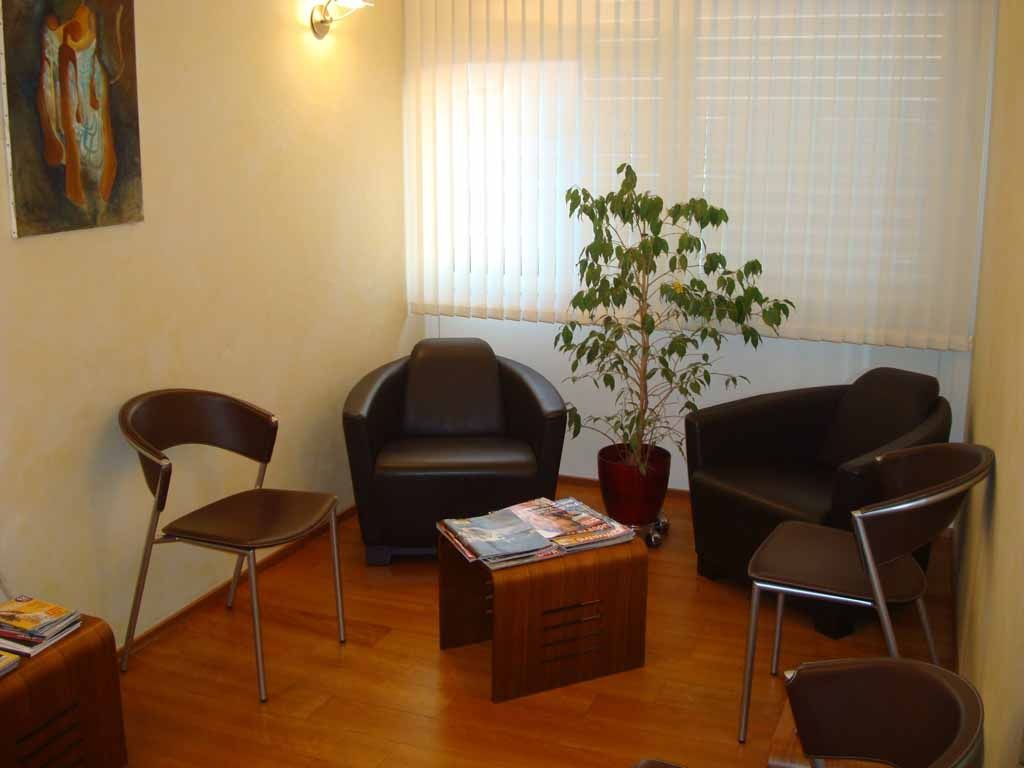 Dr A. Basti - Lausanne