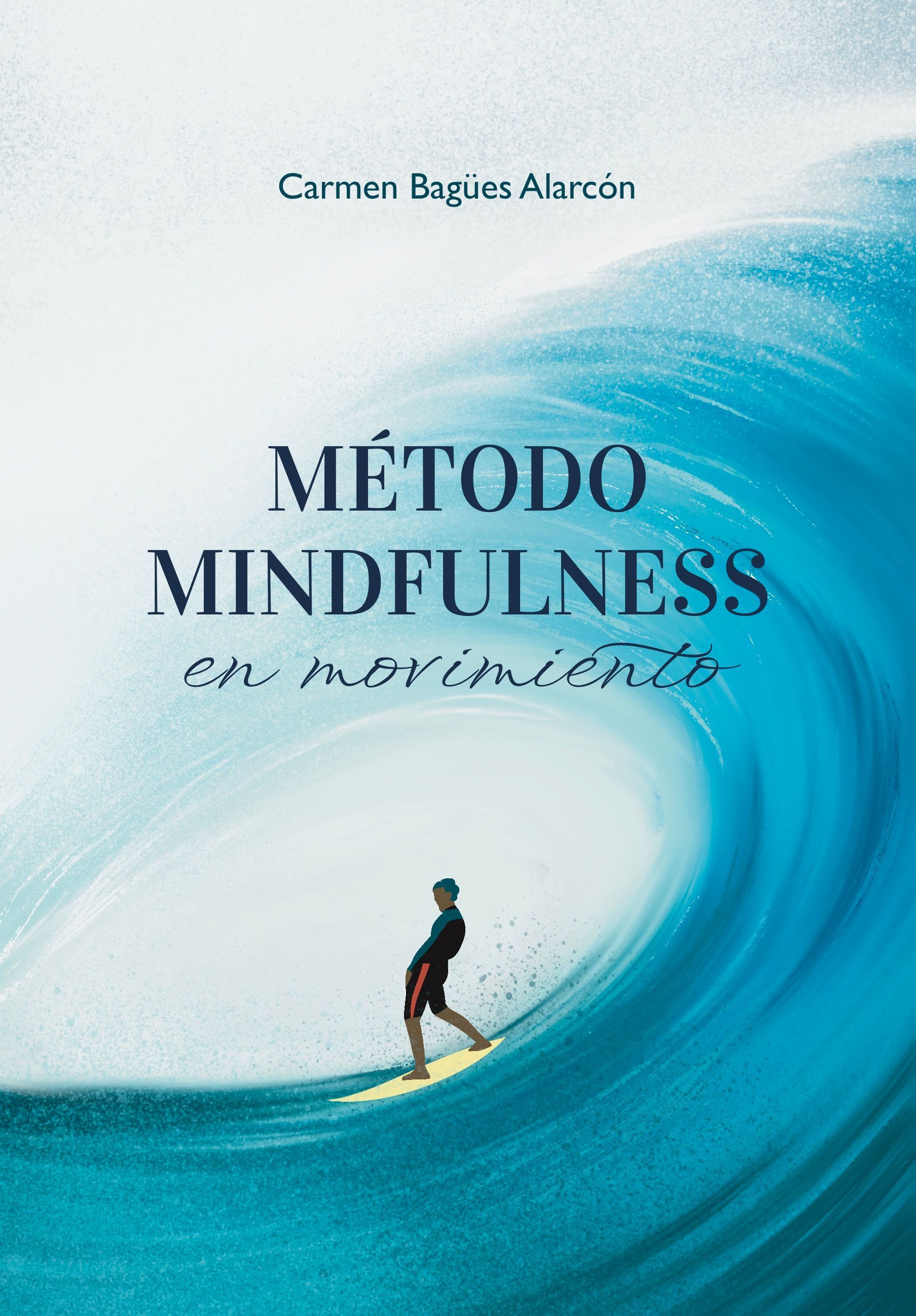 Vista aérea de las olas del océano rompiendo, espuma turquesa y blanca contra el agua azul profundo.