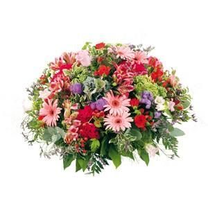 Coussin de différentes fleurs coloré dans les tons rouge/rose