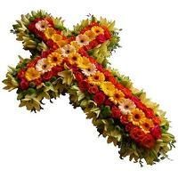 Croix de fleurs rouge, orange et verte