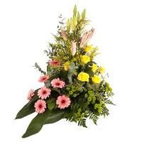 Devant de cercueil vert, rose et jaune