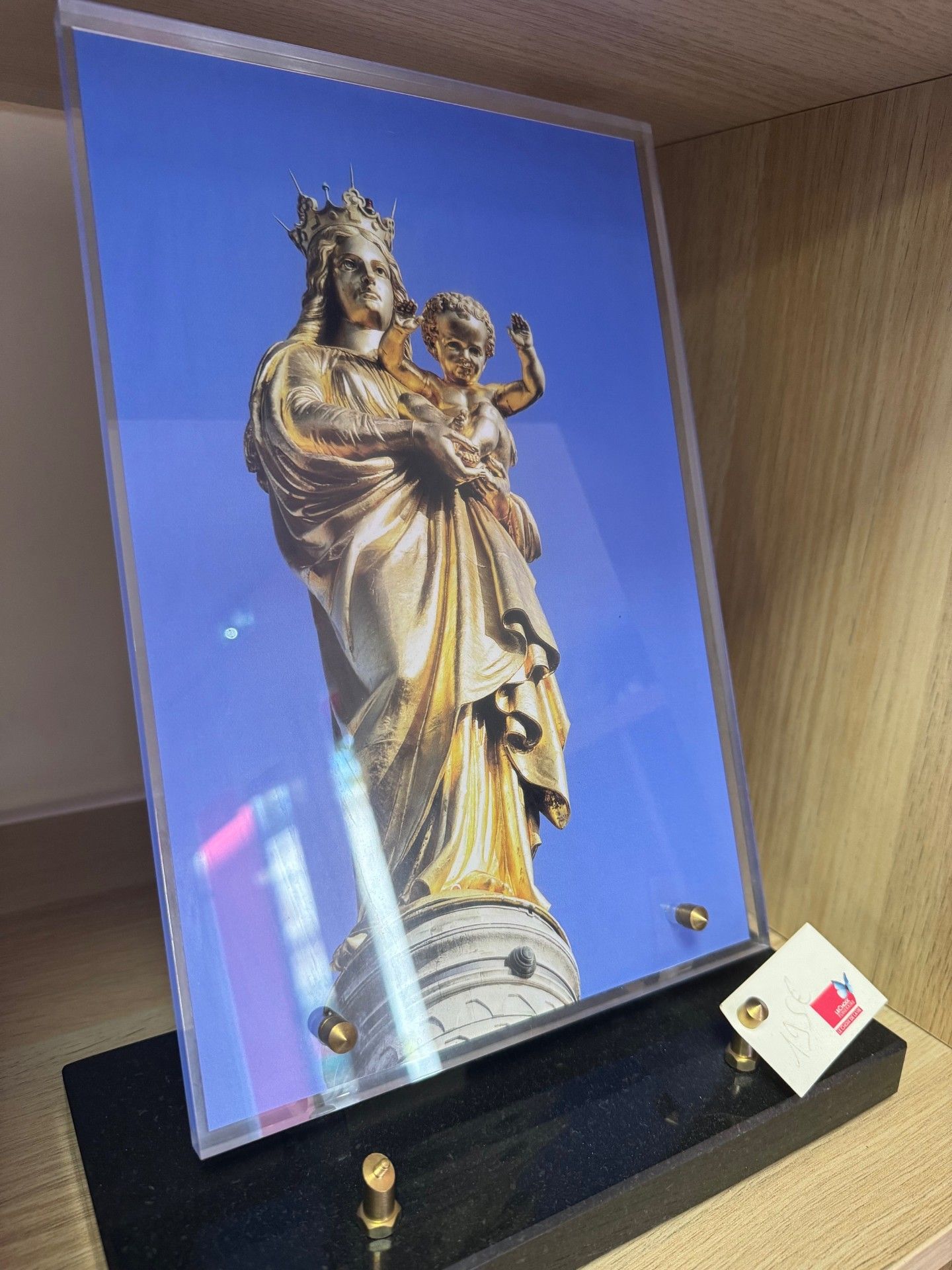 Cadre mettant à l'honneur Marie et son fils Jesus Christ