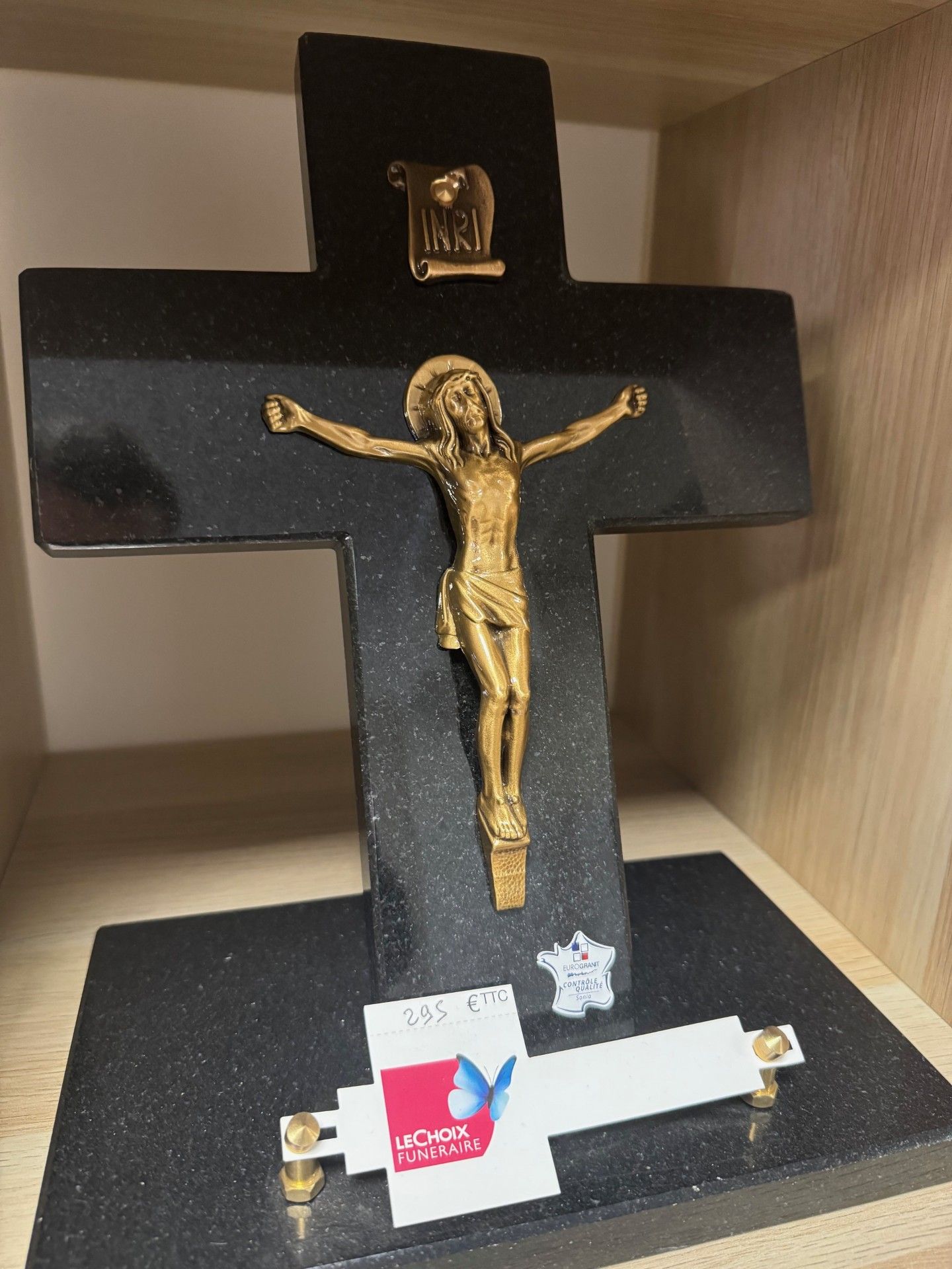 Croix décorative pour les tombes