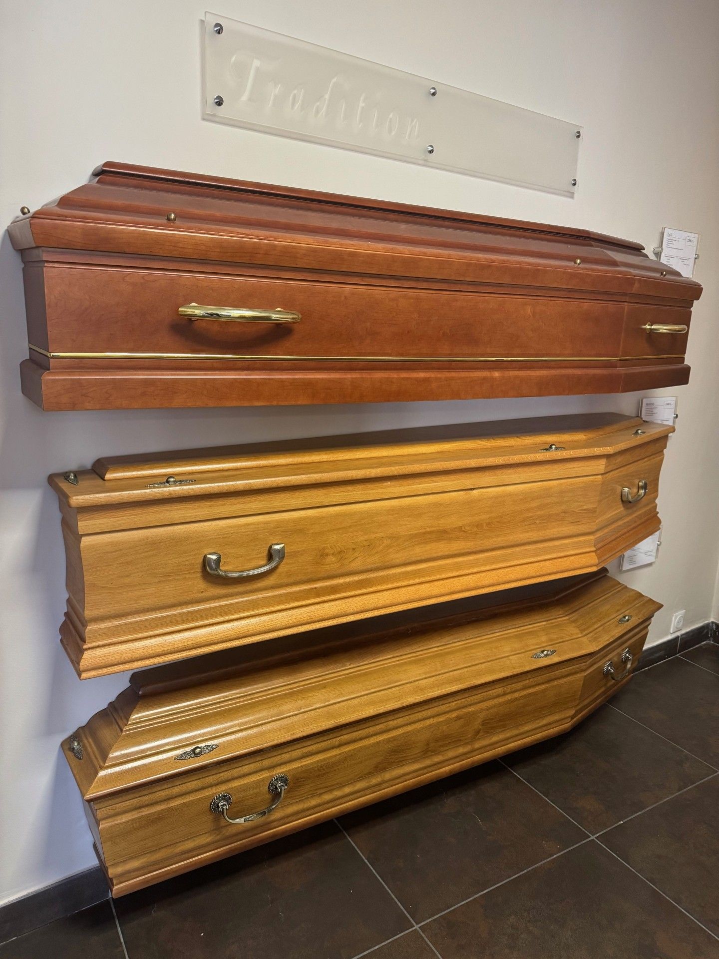 Différents choix de cercueils en bois