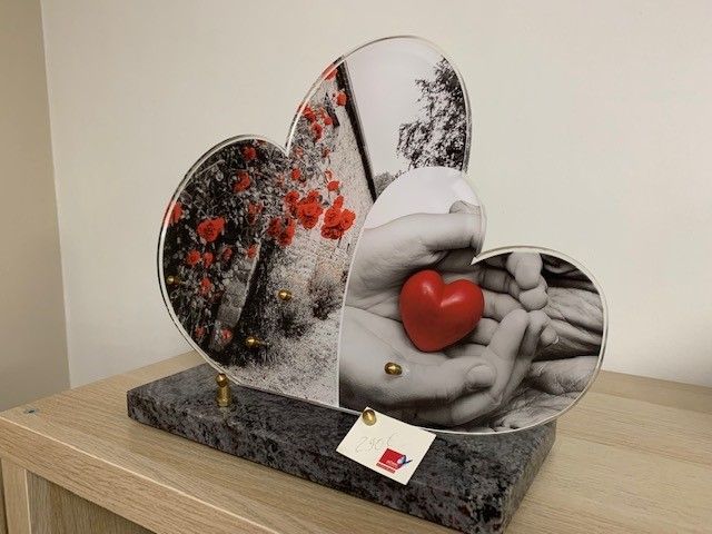 Cadres en forme de cœur pour décorer une tombe