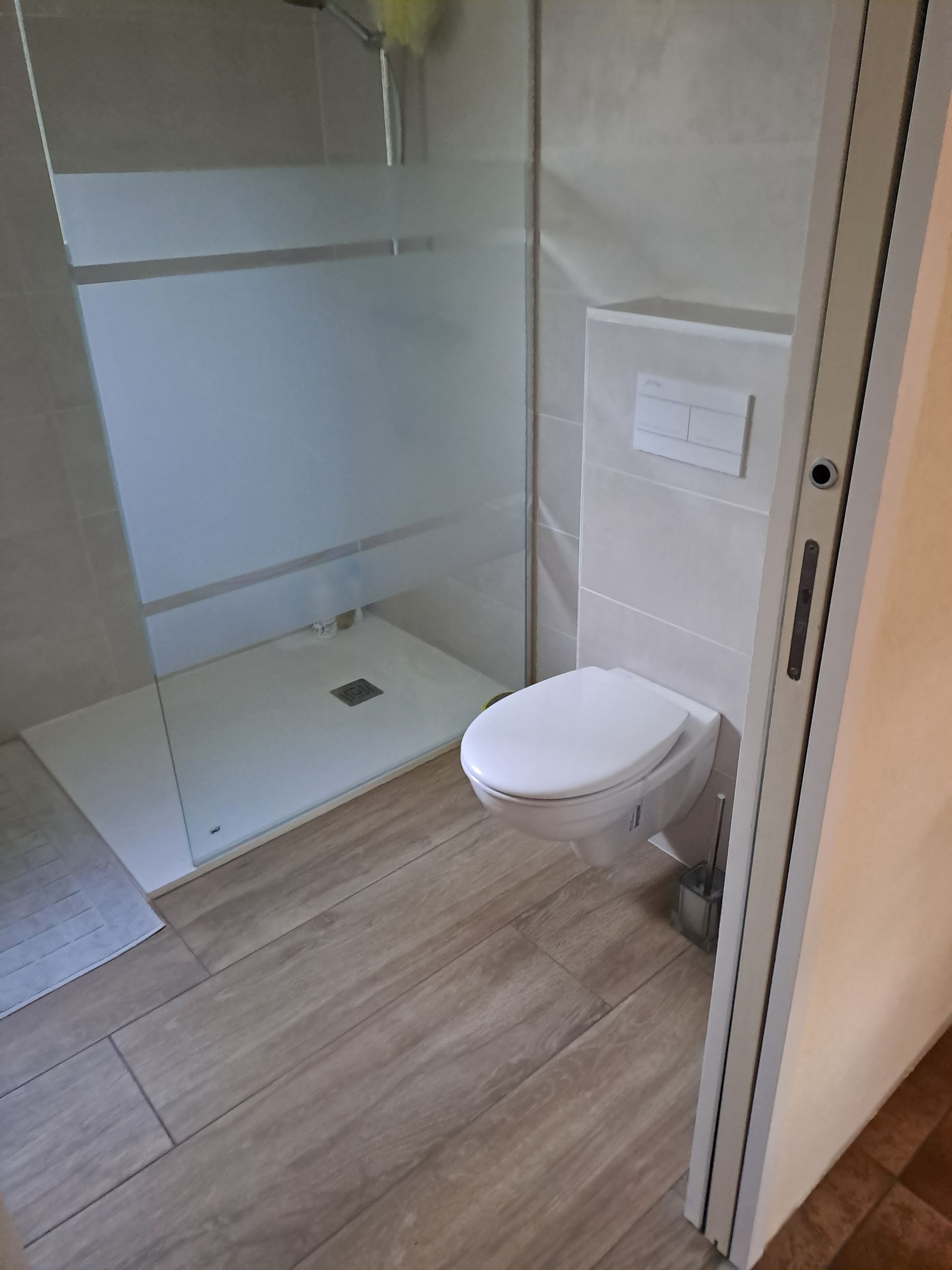 Pose de carrelage imitation bois