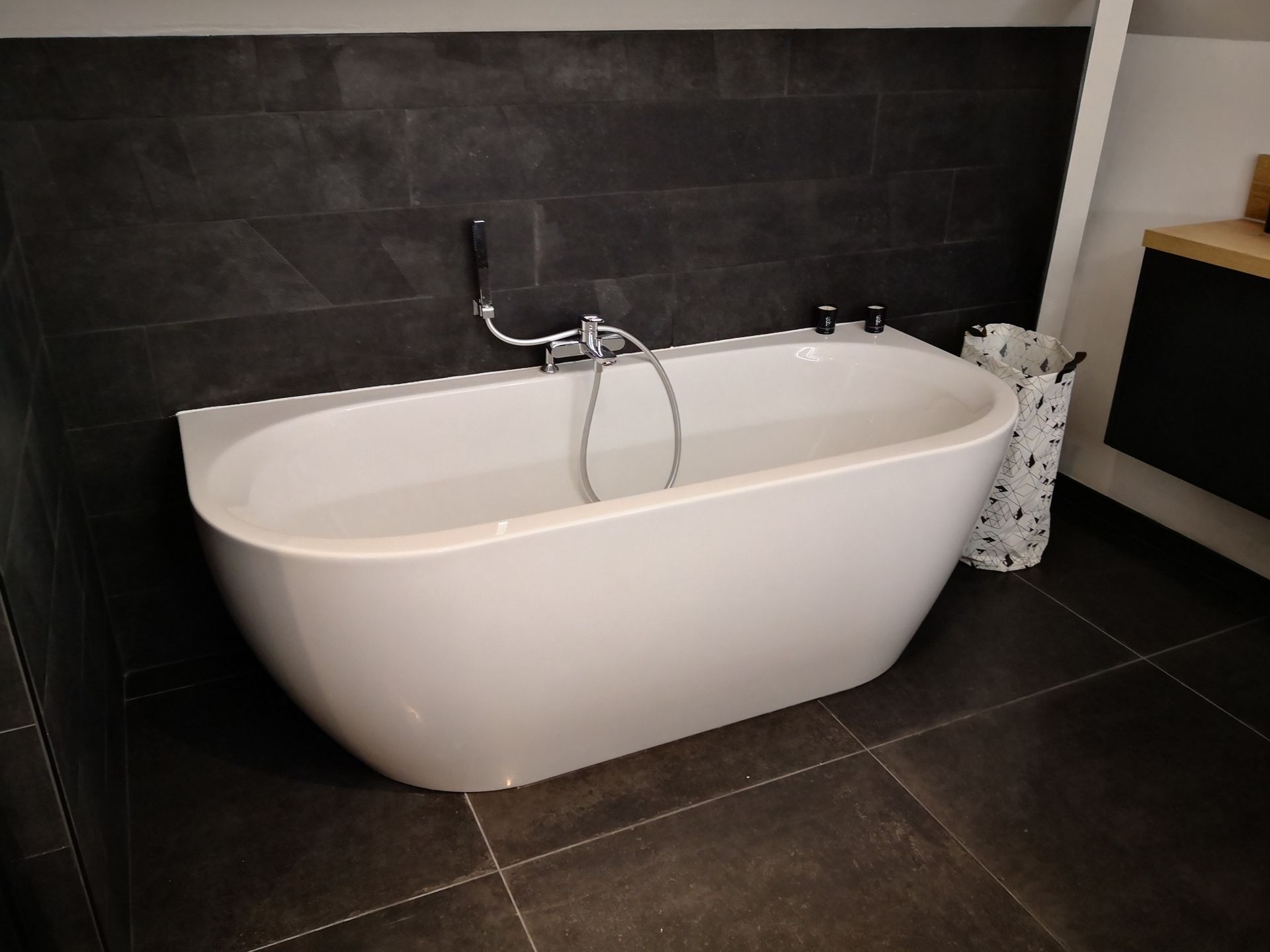 Pose de carrelage : revêtement mur et sol