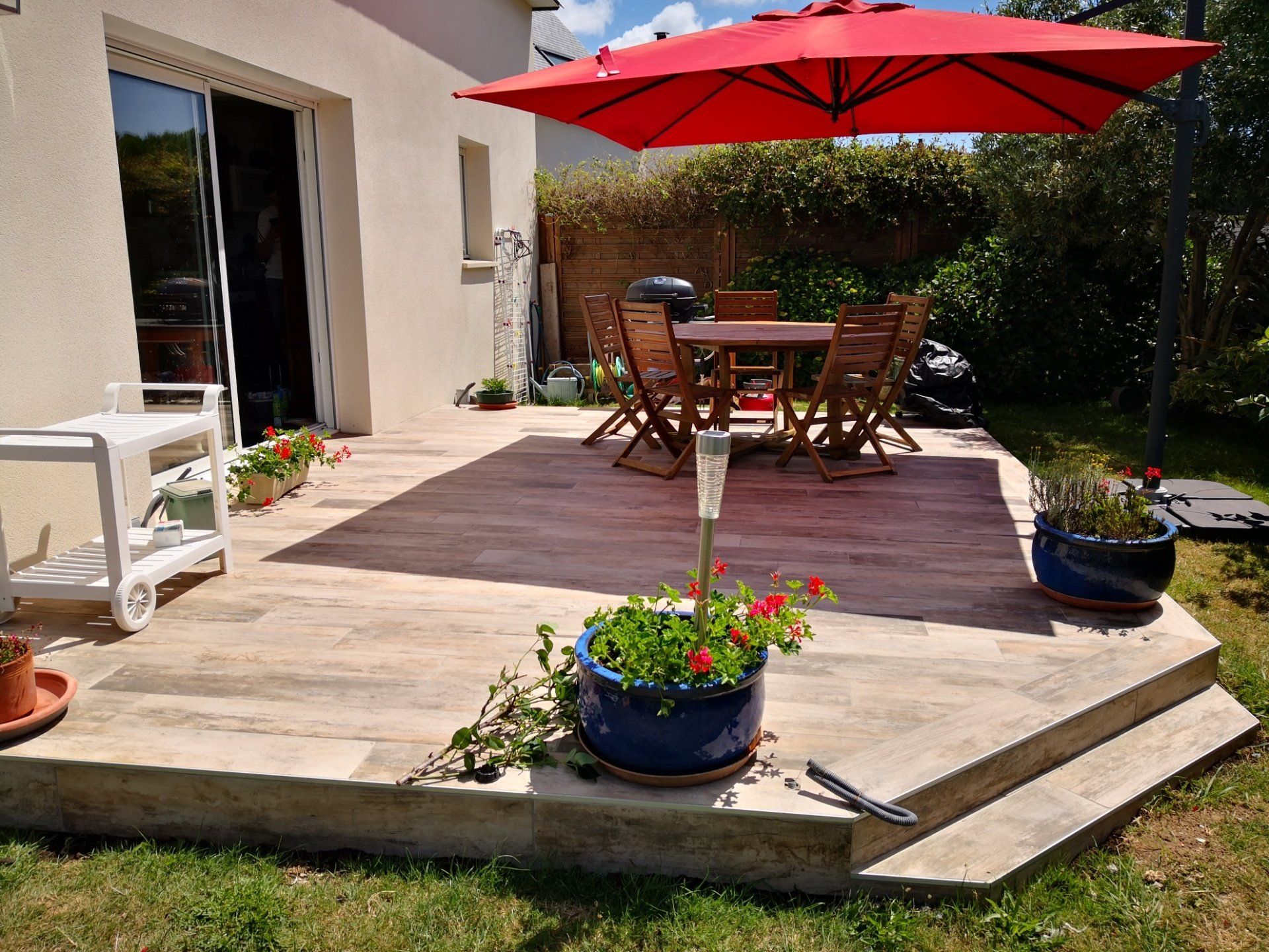 Carrelage de terrasse avec marche