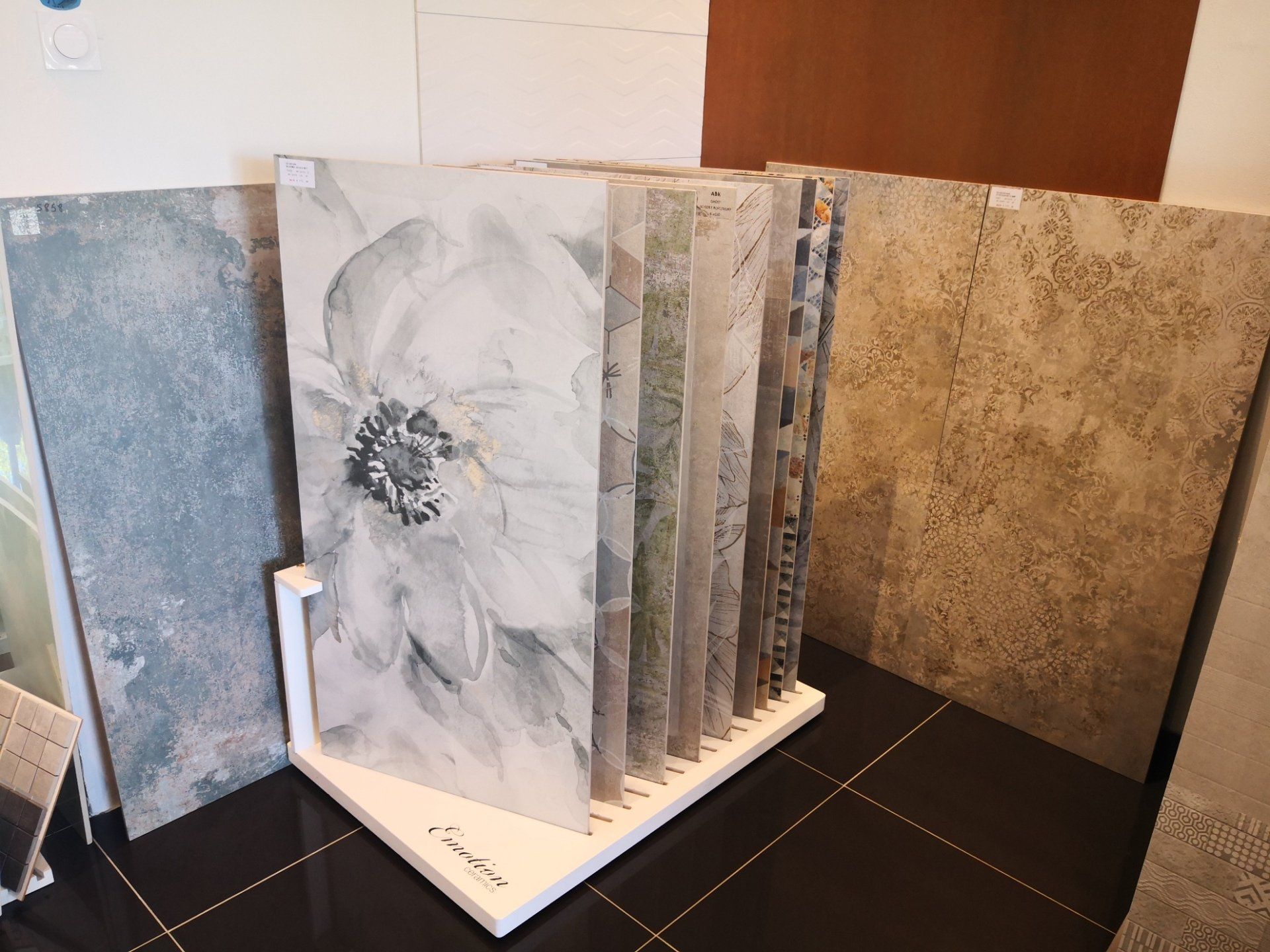 Grands carreaux de carrelage disponible en magasin