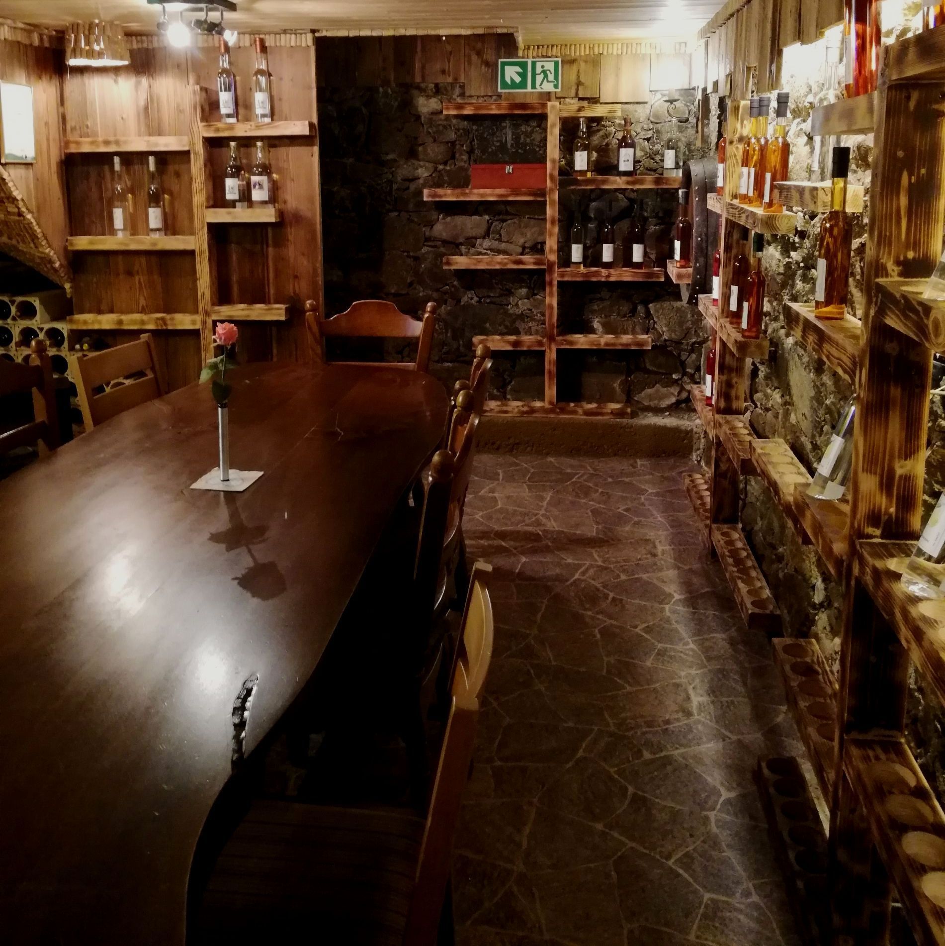 Flaschen Schnaps Keller Angebot Geschenk Event Hofladen Schnapsdegustation