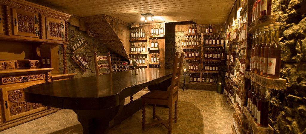 Flaschen Schnaps Keller Angebot Geschenk Event Hofladen Schnapsdegustation