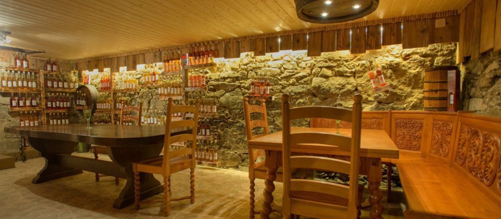 Flaschen Schnaps Keller Angebot Geschenk Event Hofladen Schnapsdegustation