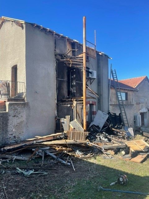 Tour en bois démolie