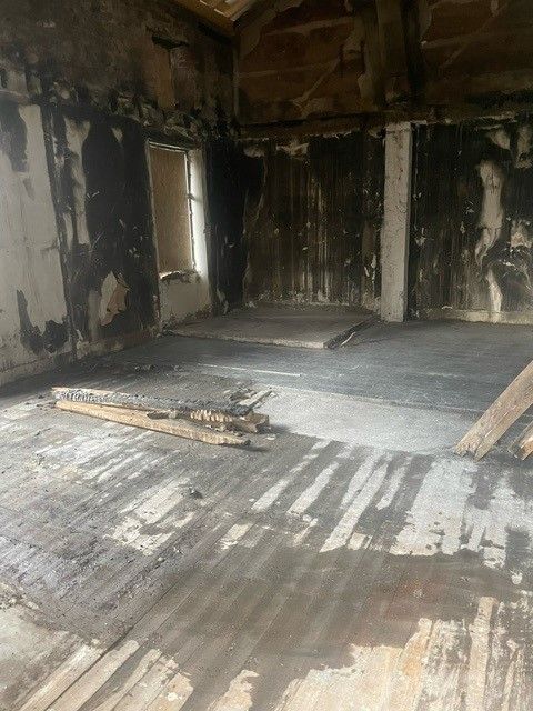 Pièce intérieure nettoyée des gravats