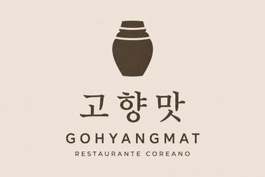 Logotipo para el restaurante coreano Gohyangmat, con un icono de una vasija marrón y texto en coreano sobre un fondo beige