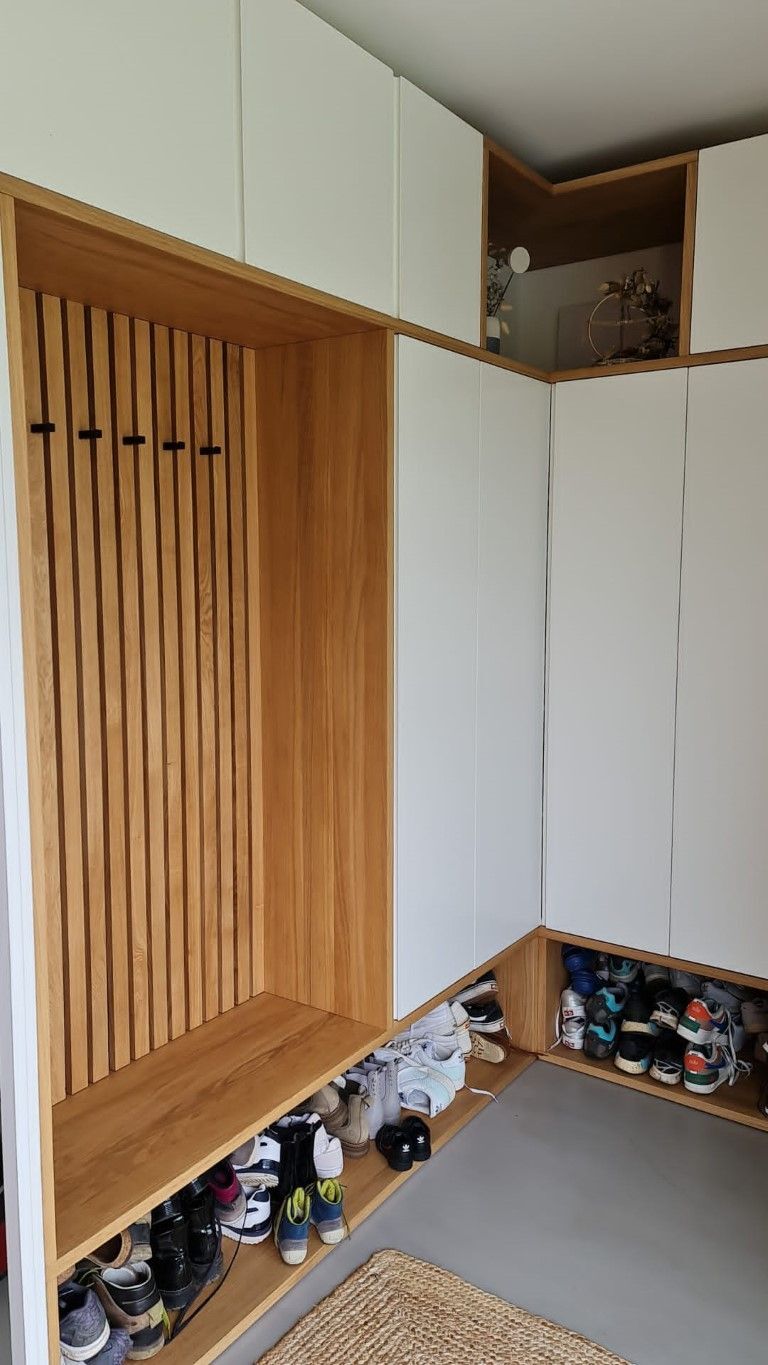 Garderobe aus Holz