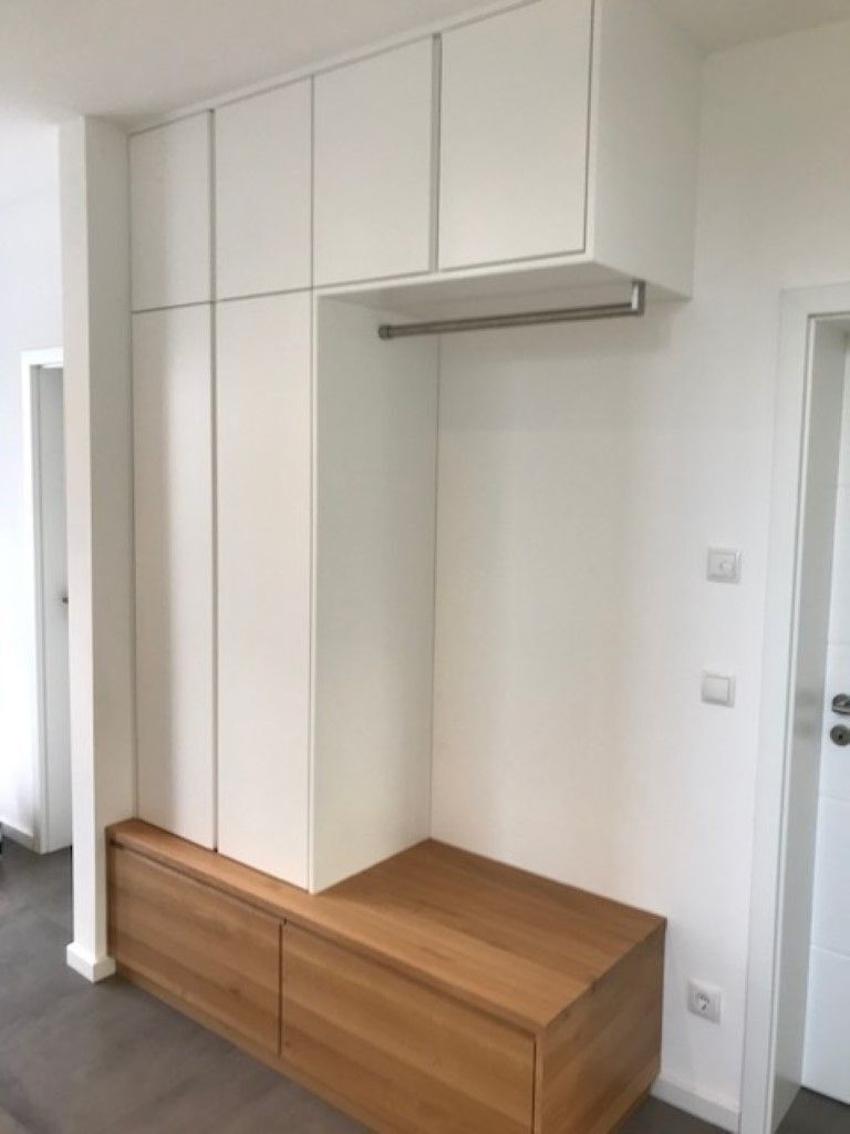 großer Kleiderschrank