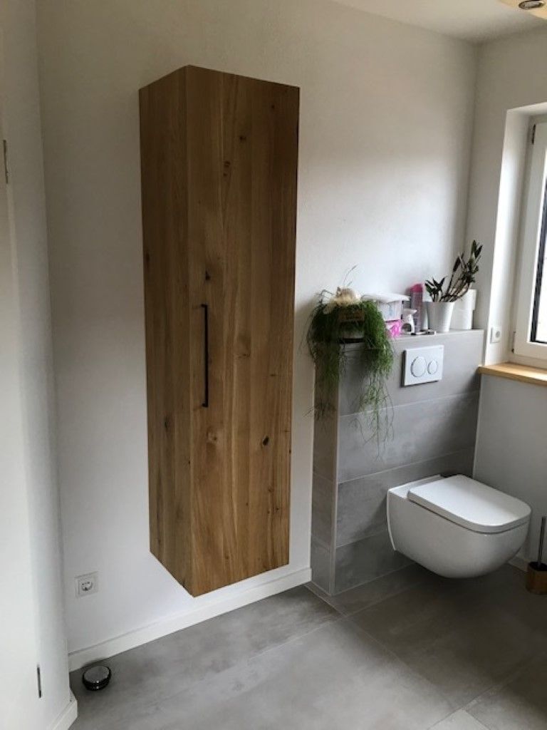 Hängeschrank aus Holz