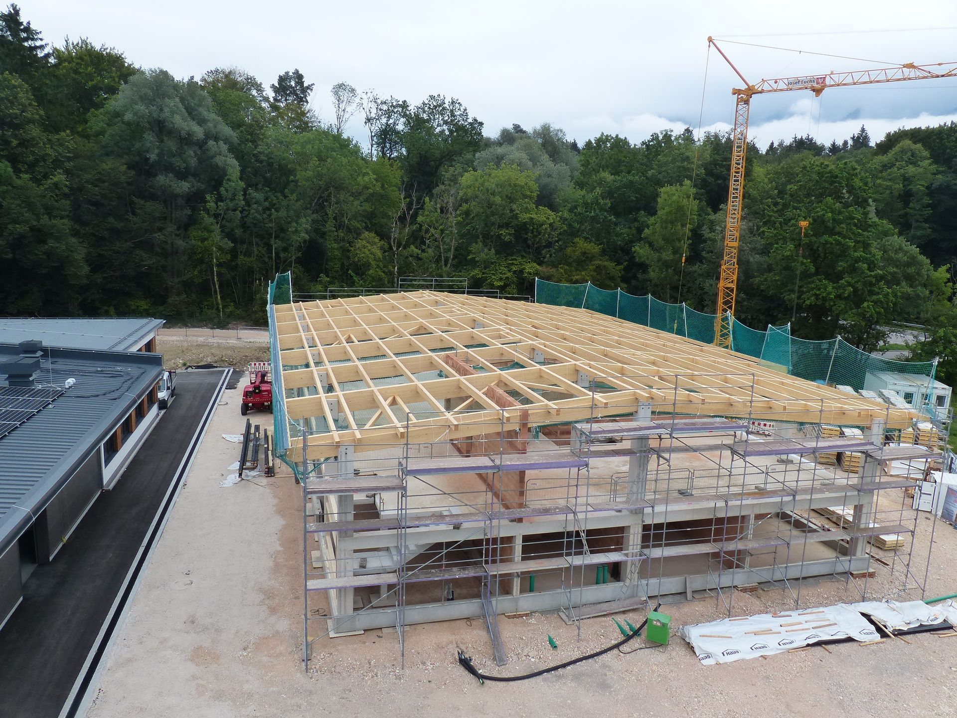 Dachaufbau mit Sparren und Verstärkungsplatten